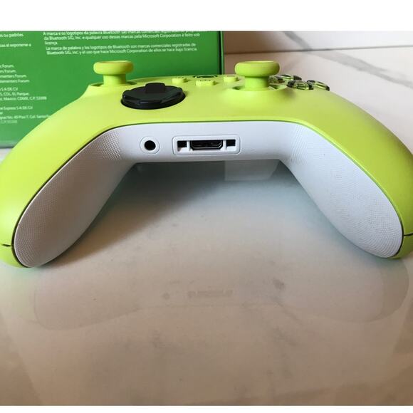 Electric Volt XBOX Wireless Controller for XBOX One and Series X|S Model 1914 - Picture 5 of 9